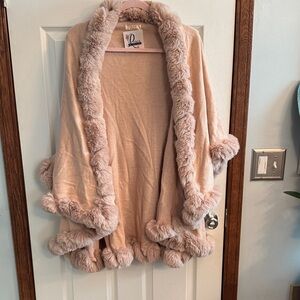 NWT Lida Collection Faux Fur Trimmed Cape in Rose Pink